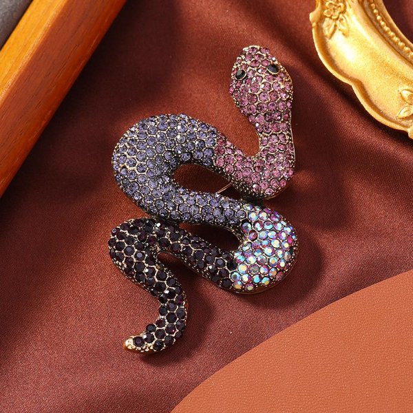 Exagerados Mujeres Hombres Broche Serpiente Industria Pesada Full Crystal Insignias Vintage CláSico Dama PedreríA Ropa Abrigo Hebillas De Pin Gray-image