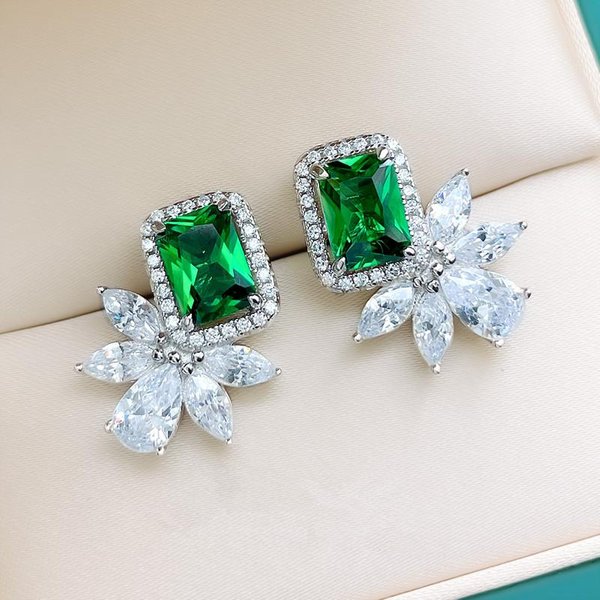 Huitan Pendientes De Tuerca De Circonita CúBica Verde De Moda Para Mujer Lujo Color Brillante Accesorios Para La Oreja Fiesta De Bodas Nueva JoyeríA-image