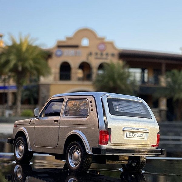 1:32 Lada Niva Klasyczny SamochóD Stop SamochóD Odlewy CiśNieniowe I Pojazdy Zabawkowe Metalowy Model Samochodu Zabawkowego Wysoka Symulacja Kolekcja Zabawka Dla Dzieci Prezent-image
