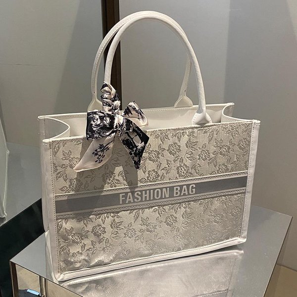 Bolso Tote De Gran Capacidad Estilo Chino Para Mujer Nuevo Bolso De Moda De Un Hombro Para Axila Bolso De Mano VersáTil Y A La Moda-image