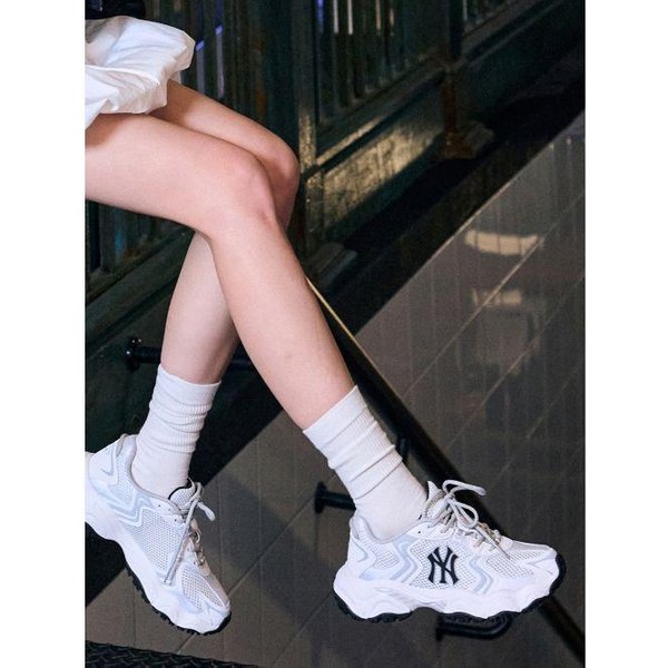 Zapatillas MLB New York Yankees CóModas Suaves Aumentadoras De Altura CañA Baja Zapatos De Papá Unisex Blancas 3ASHW075N-50WHS 38 White-image