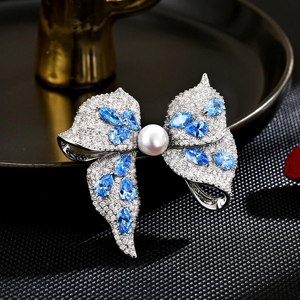 Broche Elegante De DiseñO De Lujo Ligero Para Mujer, Con Lazo, Moderno Y VersáTil, Con Circonitas Incrustadas, DiseñO Nicho, Accesorios Diarios-image