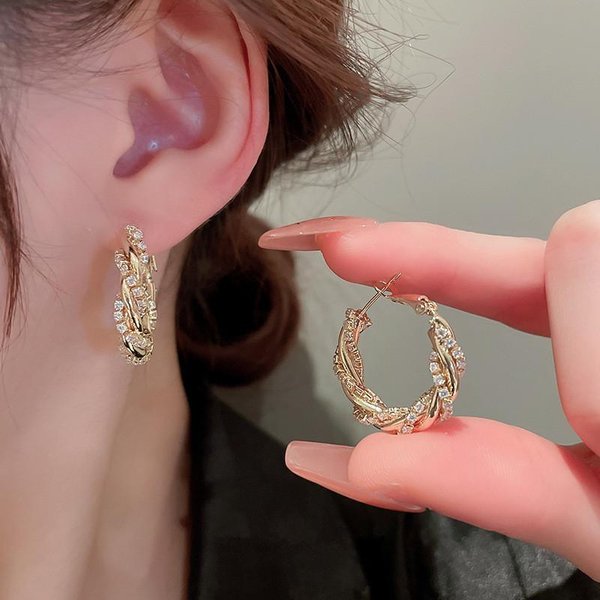 Huitan Lujosos Pendientes De Aro De Circonita CúBica De Moda Color Oro Pendientes De Moda Para Mujer JoyeríA CZ Brillante Femenina VersáTil Moderna-image