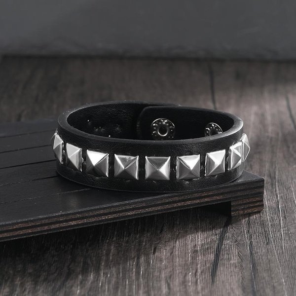 Moda Punk Hombres Pulsera De Cuero Negra Con PuñO MetáLico Remaches Tachuelas Encanto 80S Pulsera Envolvente Para Mujeres JoyeríA Rock GóTica 20Cm-image