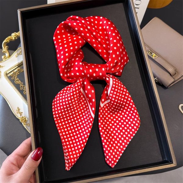 Luksusowy Jedwabny Kwadratowy Szalik Z Wzorem W Kropki Dla Kobiet Na Szyję Letni PlażOwy Szaliki Na WłOsy Bandana Chusta Na GłOwę Szal Pareo HidżAb Echarpe 70X70Cm Red-image