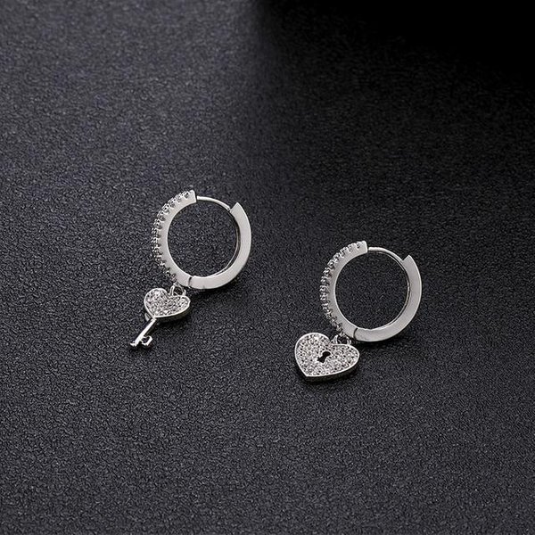 Pendientes De Aro Huggies Colgantes De CorazóN De Amor Punk De Moda Pendientes GeoméTricos AsiméTricos Hip Hop Para Mujer Regalo De JoyeríA Plata-image