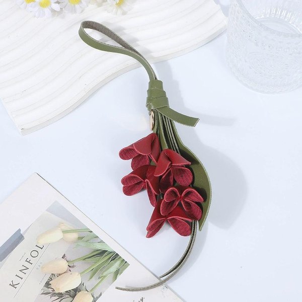 Nuevo Bolso De Piel SintéTica Con Flor Simulada Colgante Para Coche JoyeríA Exquisita Colgante Personalizado Encanto Para Bolso-image