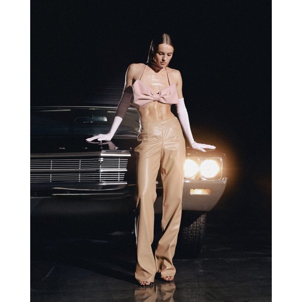 Beige trousers with a thigh slit
