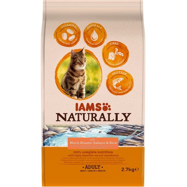 IAMS Naturally Adult con salmón - 2 x 2,7 kg - Pack Ahorro