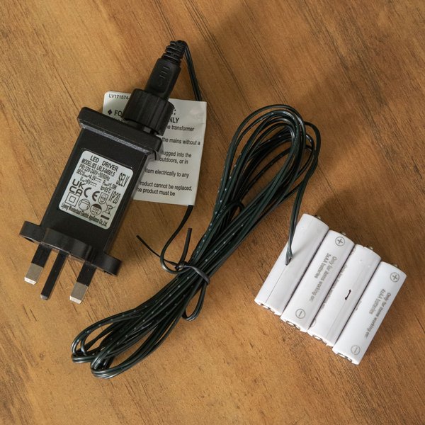 Samuel Alexander 4 x 6V AA Money Saving Battery Replacement Plug In Adapter, Black