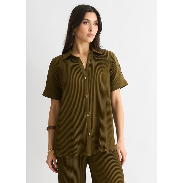 Gini London Women's Olive Plisse Short Sleeve Oversized Shirt in Dark Olive | Size: S/M