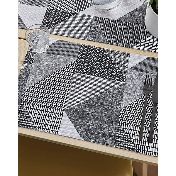 Larsson Geo Placemat Pair Black - Catherine Lansfield
