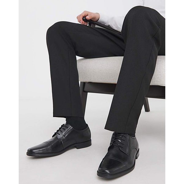 Clarks Howard Cap Wide Fit Shoes - Black
