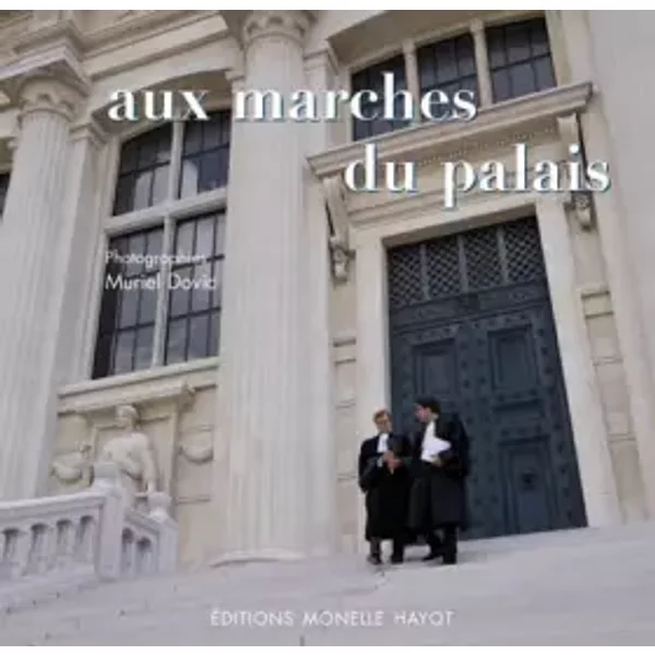 Aux marches du palais