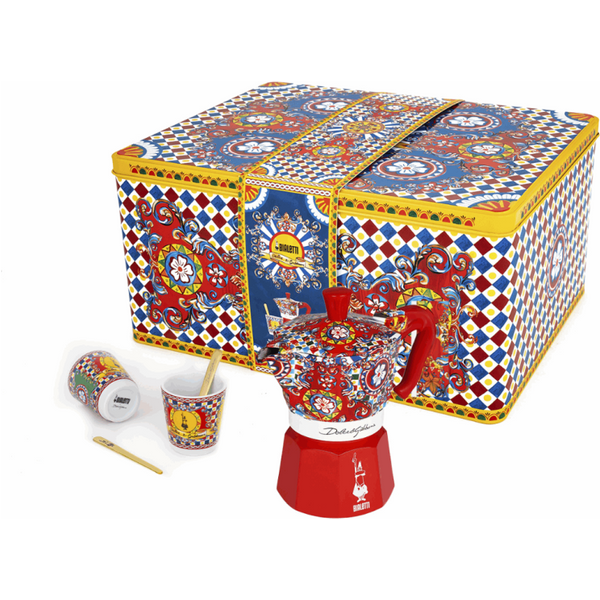 Bialetti X Dolce&Gabbana Siciliansk Cart Gavesæt (Moka 2 Kop, 2 Kopper & Guld Rørepinde)
