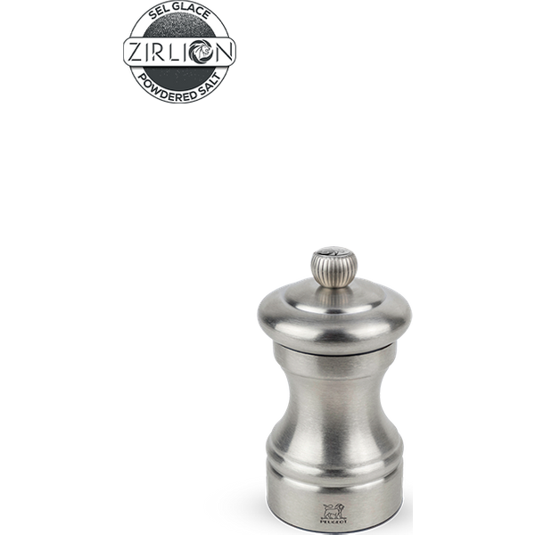 The Peugeot Bistro Chef salt mill has been designed to withstand the most intensive usage in the busiest professional kitchens, thanks to the high-performance brushed stainless steel. This modern metallic salt mill is a symbol of fine flavour and skillful creativity, as demonstrated by the great che