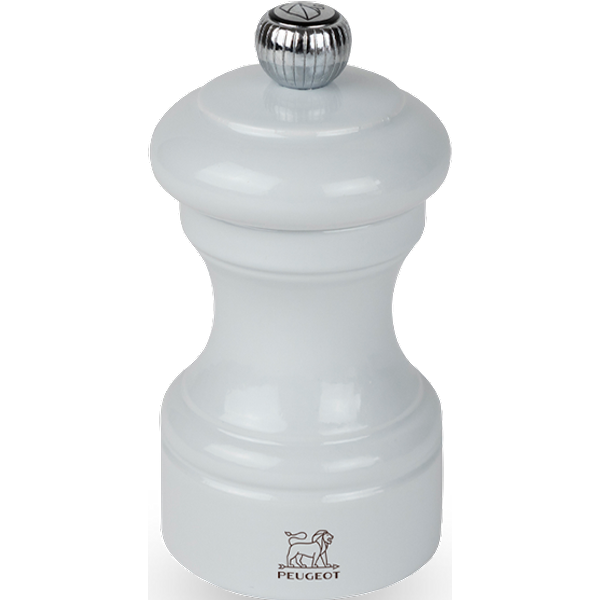 With its delicate pearl grey finish, this Bistro pepper mill is extremely refined and has a versatile tone that will match with both subtle and bold colours. Equipped with a lifetime-guaranteed mechanism, this French-made pepper mill will look smart and sophisticated on your dining table for many ye
