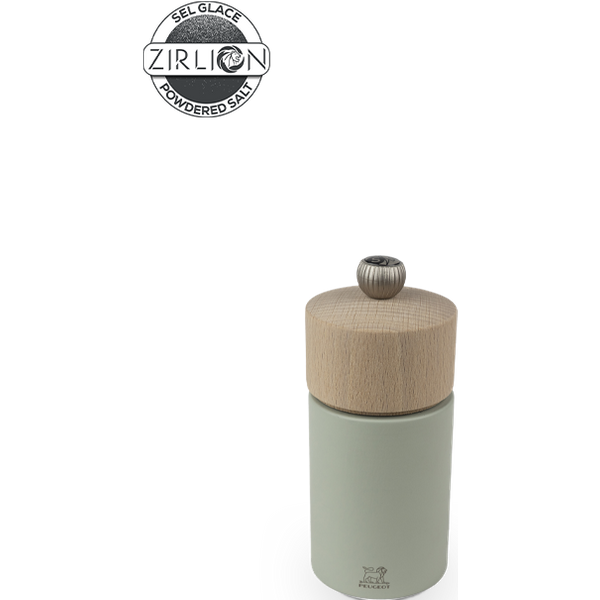 This salt mill stands out for its sleek design and its very on-trend sage green colour. It is equipped with the Zirlion salt mechanism, a Peugeot innovation, which enables a salt ice grind. Boreal