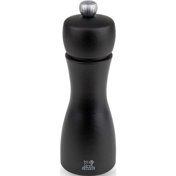 The Peugeot Tahiti pepper mill model was created in 1968 and more than 50 years later is still as relevant to our culinary culture. In addition to its efficient ergonomics, the contemporary matt black finish gives it a timeless elegance. Tahiti