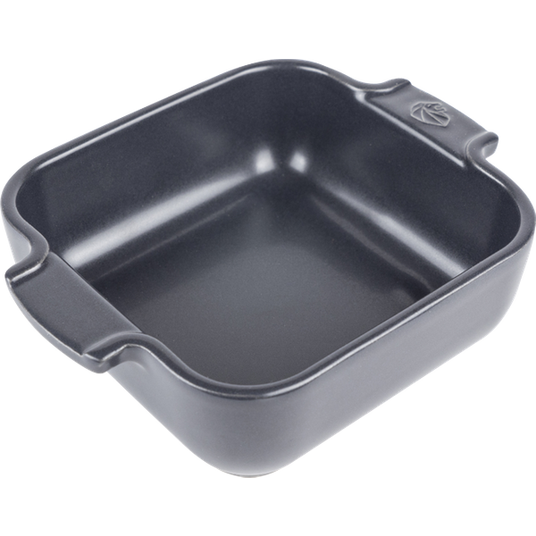 This Peugeot square oven dish is perfectly sized for generous individual portions and will showcase your solo-suppers in style. The slate grey hue and matt finish bring a contemporary vibe to your meal time even if you're cooking an old classic. Appolia