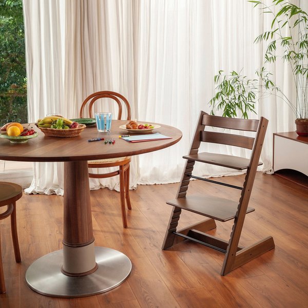 Stokke® Tripp Trapp® Treppenhochstuhl Signature Walnuss
