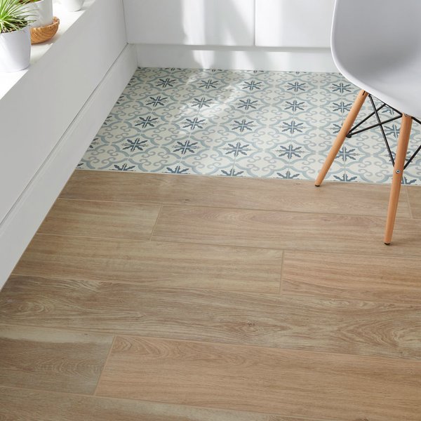 Suelo porcelánico pino natural 20x80cm c1