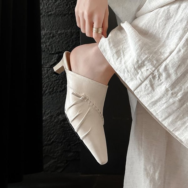 CHIKO Edwina Pointy Toe Kitten Heels Clogs/Mules Shoes