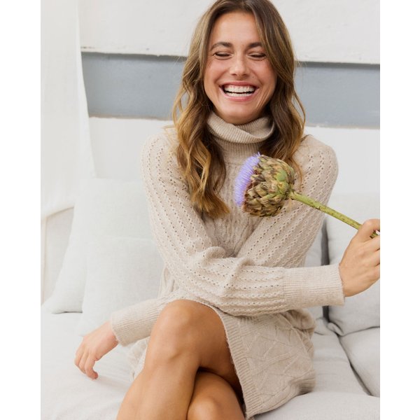 Strickkleid in Beige mit Rollkragen