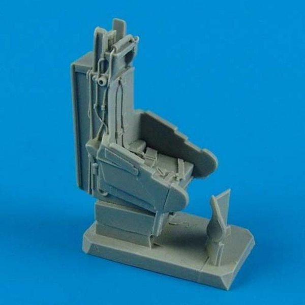 F-102A Delta Dart - Seat with safety belts