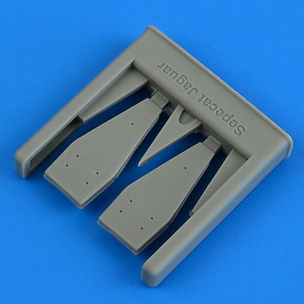 Sepecat Jaguar GR.1/GR.1a - Bases for chaff and flare dispensers