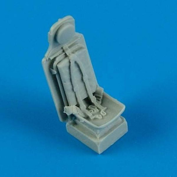 P-51D Mustang - Seat with safety belts