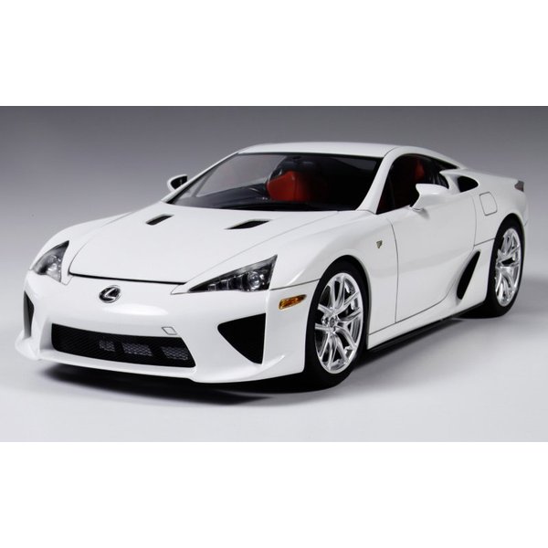 Lexus LFA V10 SV mit Photo-Ätzteilen