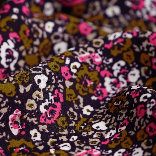 Tissu Mousseline Polyester Fleurs Taches Dense Violet - MT - Mondial Tissus-image