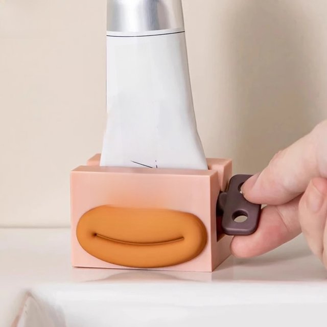 696 Cartoon Manual Squeezers Toothpaste Home Bathroom Facial Cleanser Rolling Squeeze Clip Seat Holder Toothpaste Stand Cute