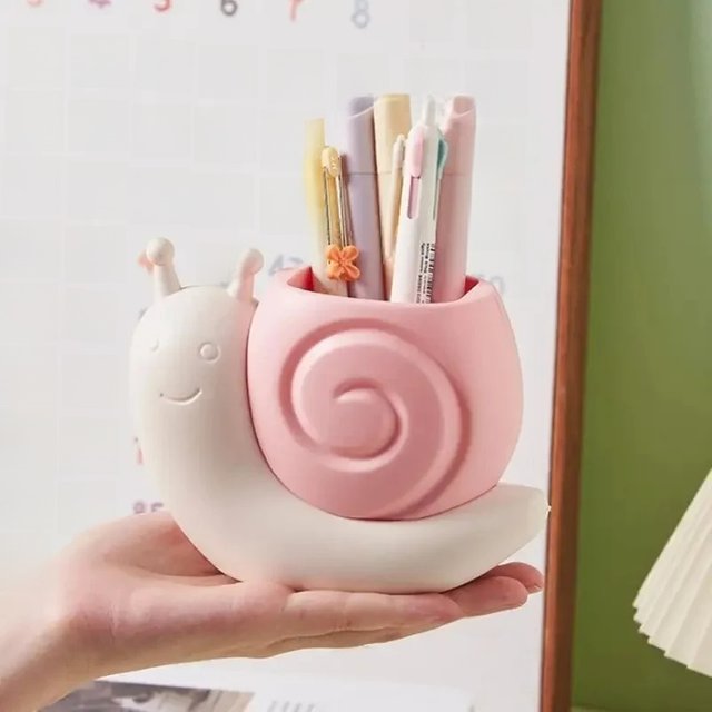 1Pc Snail-Shaped Pen Holder ABS Multi-Functional Desk Organizer Pencil Storage Desktop Stationery Container Makeup Brush Holder