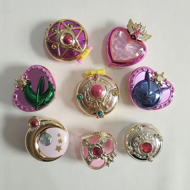 Sailor Moon Gashapon Toys Tsukino Usagi Communicator Cosmetic Box Delicate Action Figure Ornament Bulk Toys Children Gifts