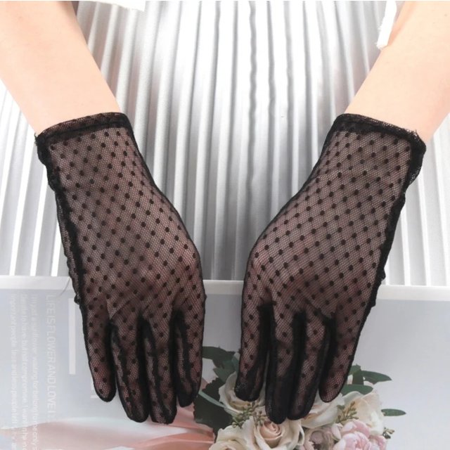 New Women Vintage Sheer Short Lace Gloves Driving Thin Lace Sunscreen Gloves Female Short UV Protection Goth Party Bride Mittens