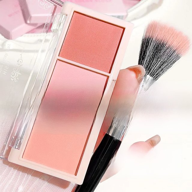 HISYI three-color blush matte natural nude makeup brightens the appearance and brightens the color. Three-color blush plate