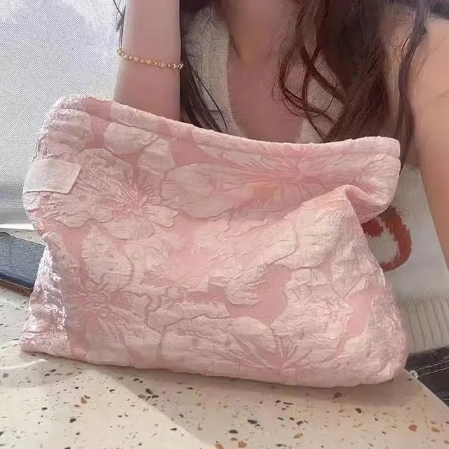 Pink Floral Embossed Portable Bag, Stylish Beautiful Cosmetic Bag, Large Capacity Simple Storage Bag, Suitable for Everyday Use