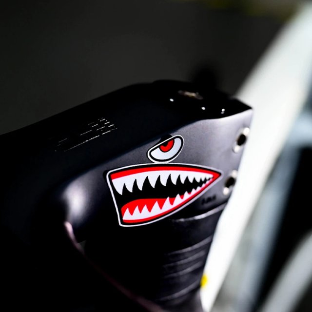 1Pair Shark Head Pattern Road Bicycle Stickers DIY MTB Top Tube Vinyl Decals Waterproof Road Bike Frame Sunscreen Decoration