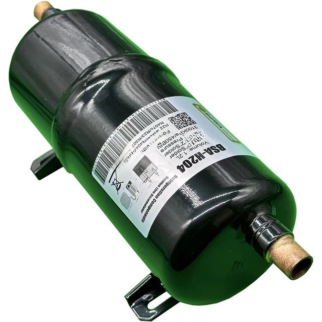 Low profile horizontal suction accumulator is designed for vehicle rooftop air conditioners or blade type chillers & freezers