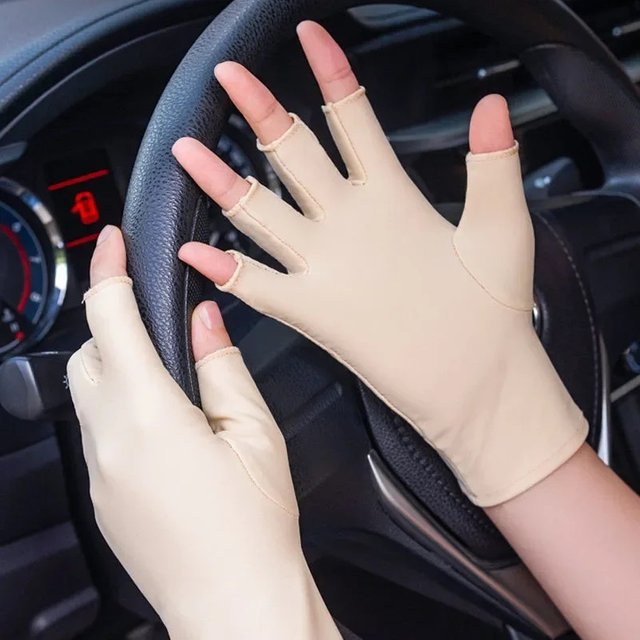 Beige Black Summer Half Fingers Gloves Breathable Thin Semi-Finger Driving Gloves Women Sunscreen Fingerless Elasticity Gloves