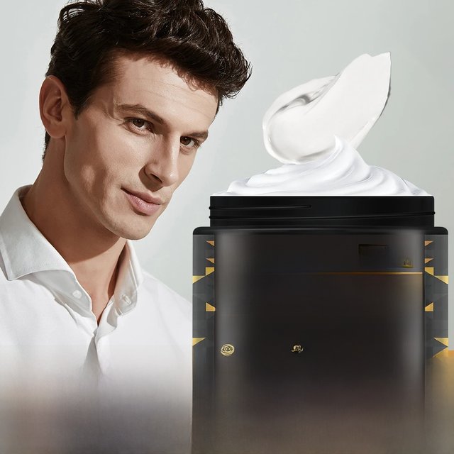 Men's Retinol Face Cream Collagen Tightens Skin Smoothes Wrinkles Shrinks Pores Brightens Face Makes Skin Look More Energetic