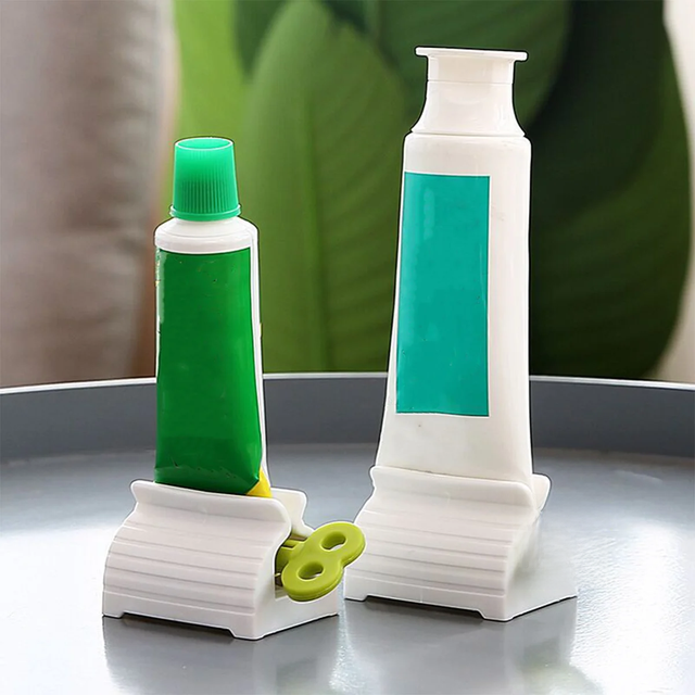 Efficient and Hassle-Free Toothpaste Tube Squeezer for a Smooth and Comfortable Brushing Experience