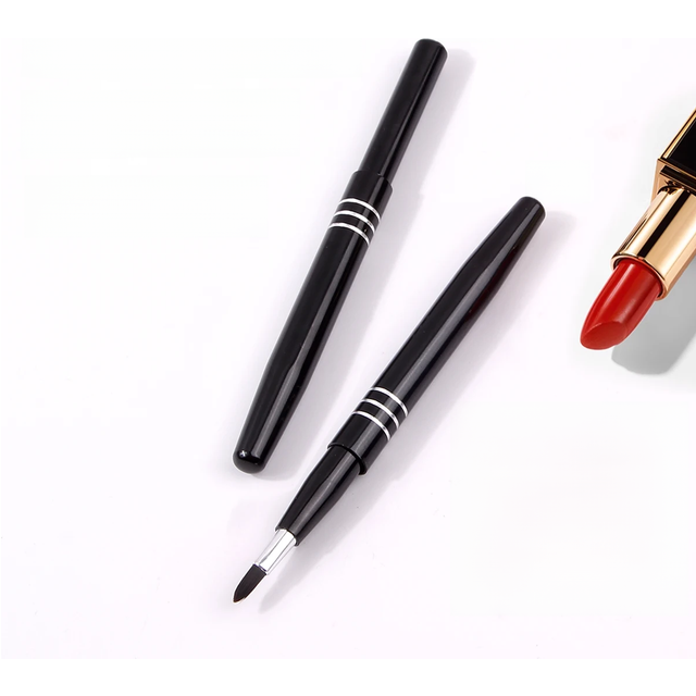 1pcs Mini Portable Lipstick Brush Lipstick Brush Soft Lipstick Brush Lip Concealer Brush with Cover Makeup Brush Tool