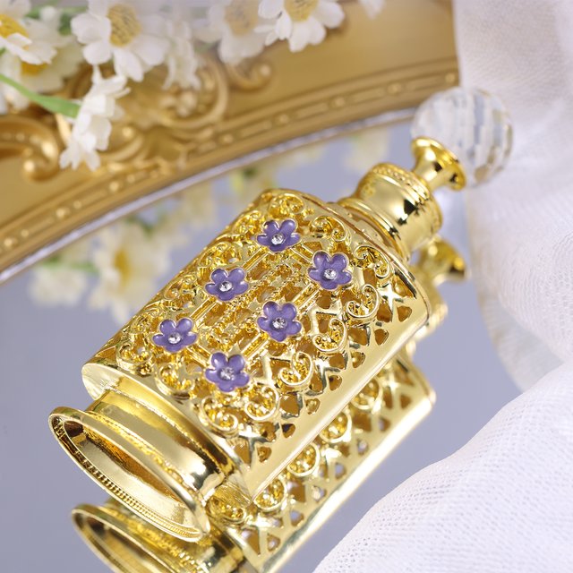 1 pièce Petite bouteille décorative de luxe dorée, flacon de parfum fait main avec capuchon ajouré en émail floral et diamant, ornement pour la maison/l'hôtel/le magasin/le SPA/le yoga