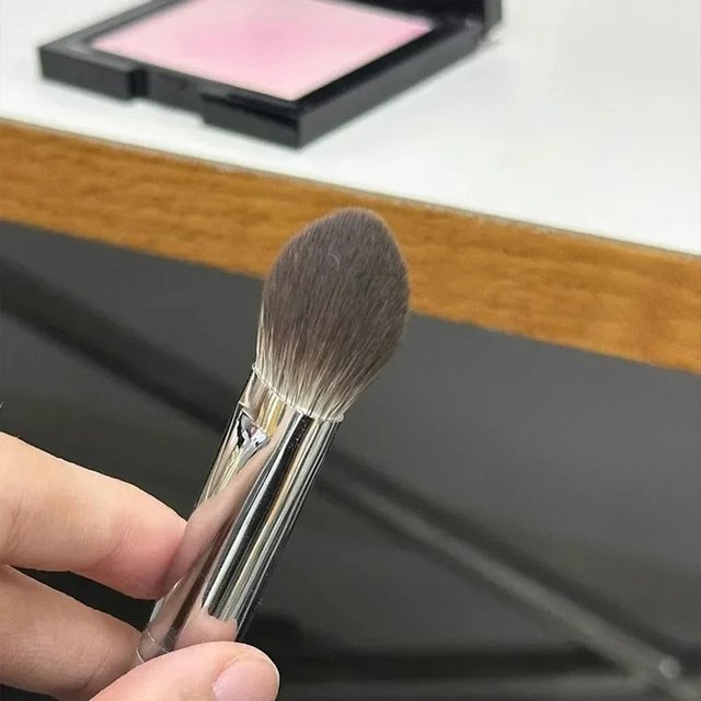 K121 Small Precision Blusher Brush Flat Powder Cream Liquid Blush Makeup Tool Soft Synthetic Bristles Portable for Beginners Pro
