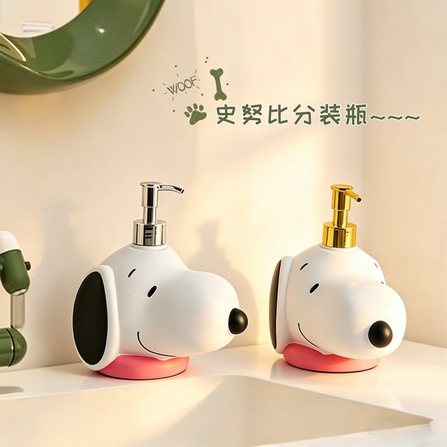 Kawai Cartoon Snoopy Soap Dispenser Bottle for Home Bathroom, Shower Gel Dispenser, Desktop Decoration, Birthday Gift