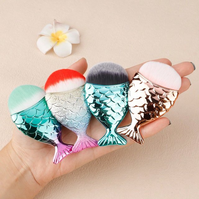 Single Mermaid Foundation Brush, Makeup Brush, Fish-Scale and Fish-Tail Shaped Makeup Tool, Portable Professional Makeup Tool