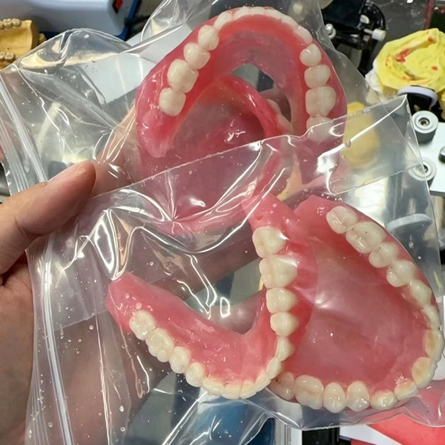 Comfort Handmade Dentures Upper&Lower Silicone Fake Teeth Braces Natural Fit Instant Smile Oral Care for men Women Bright Smile